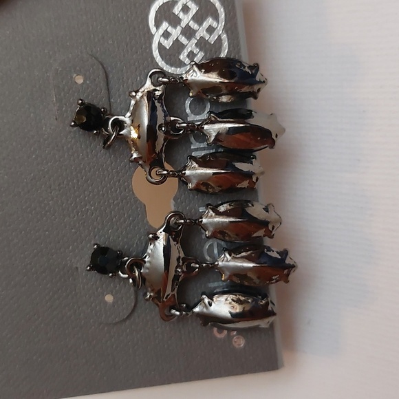 Daisy Fuentes Black Dangle Pierce Earrings NWT - Picture 4 of 5